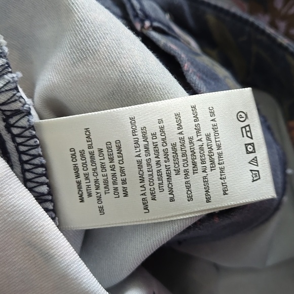 FREE PEOPLE Youthquake Printed Crop Flare Jeans Navy Combo Floral Boho Size 25 - Picture 14 of 15